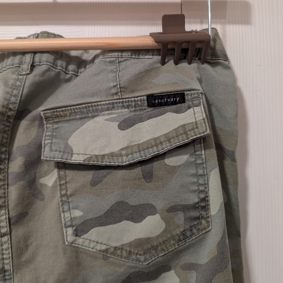 Sanctuary camo pants. Size 30. - Picture 7 of 7